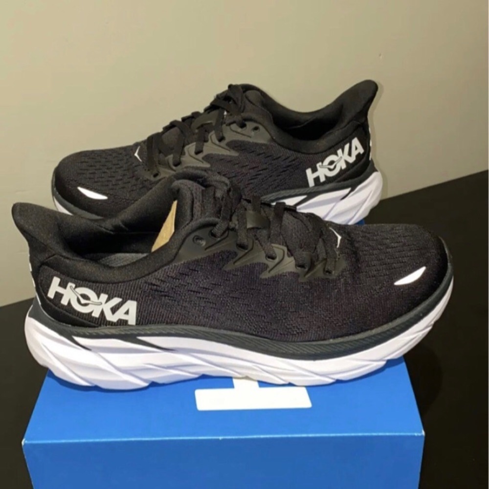Hoka One One Clifton 8 Women’s Black / White Running Shoes